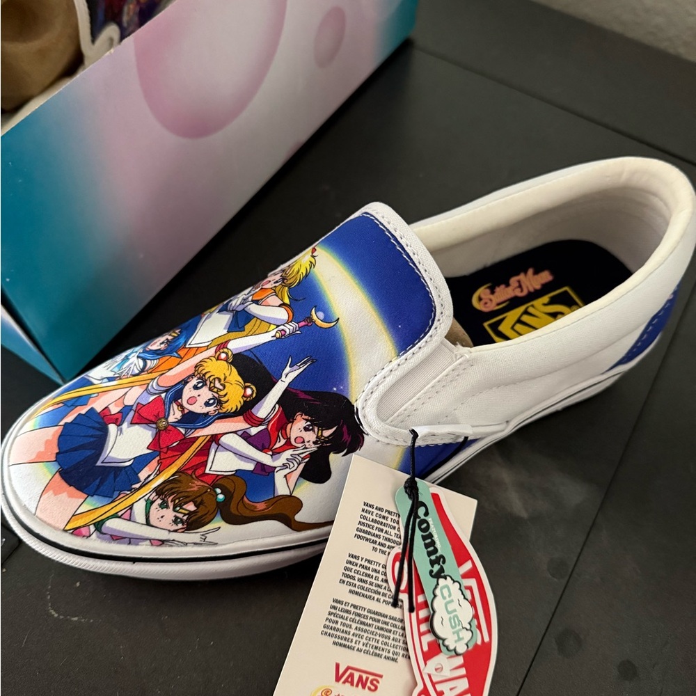 NIB limited edition Sailor Moon Vans. M 7.5/W 9 - Picture 5 of 10